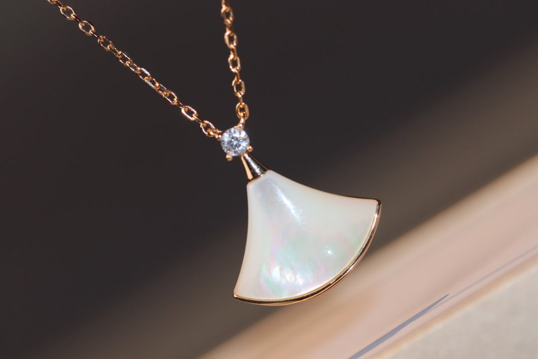 Bvlgari Dream Necklace White MOP Pink Gold 1 Cubic Zirconia