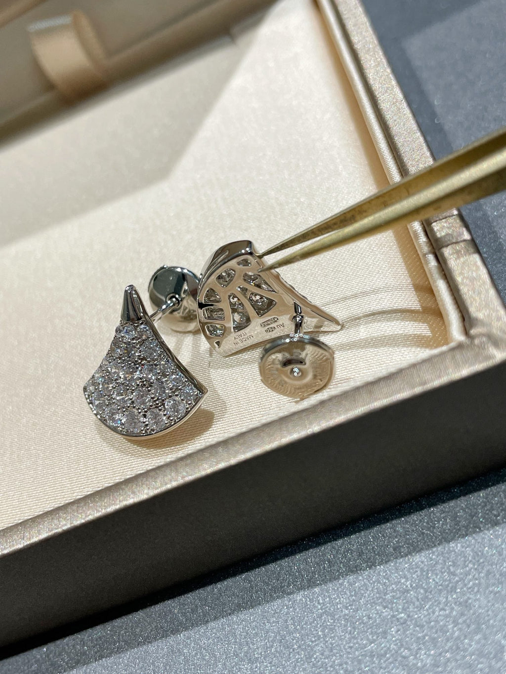 Bvlgari Dream Stud Earrings Cubic Zirconia - 11424