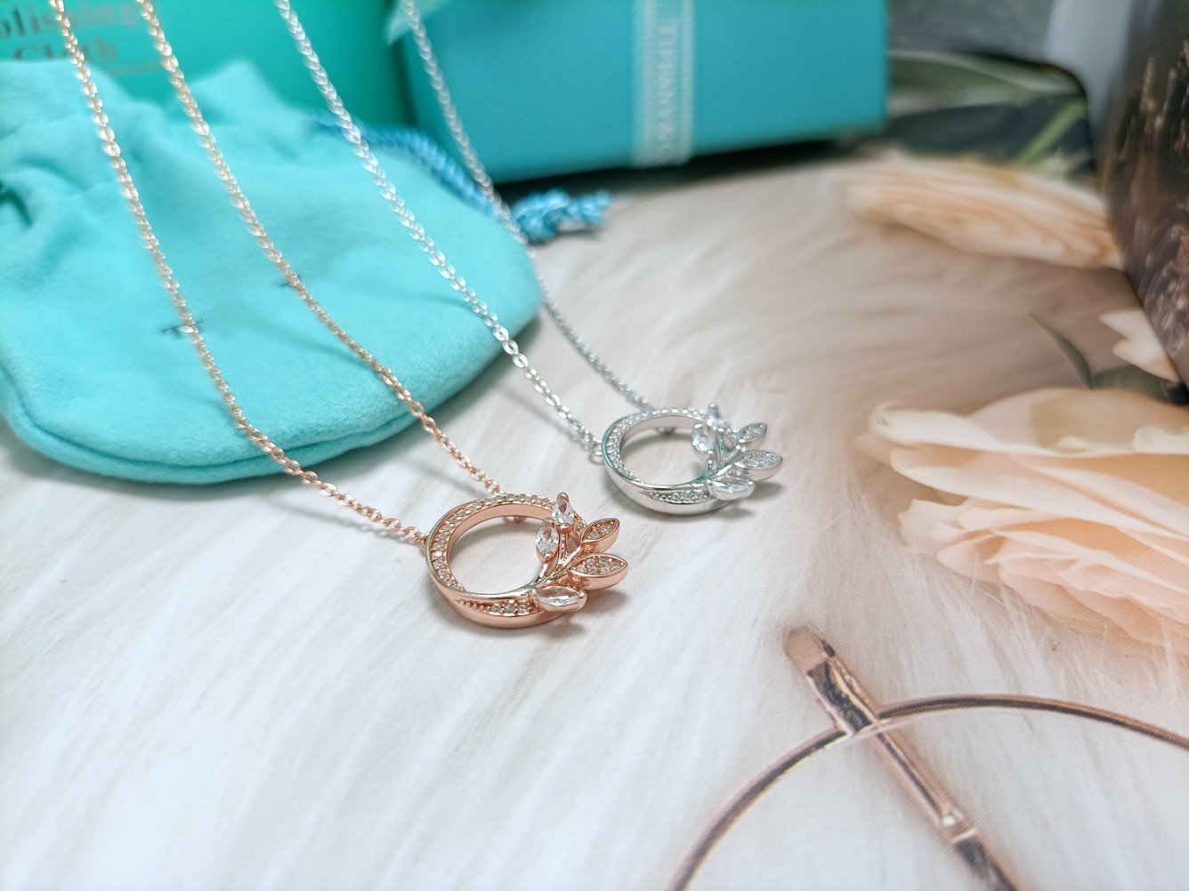 Tiffany Cubic Zirconia Vine Circle Pendant Platinum Necklace