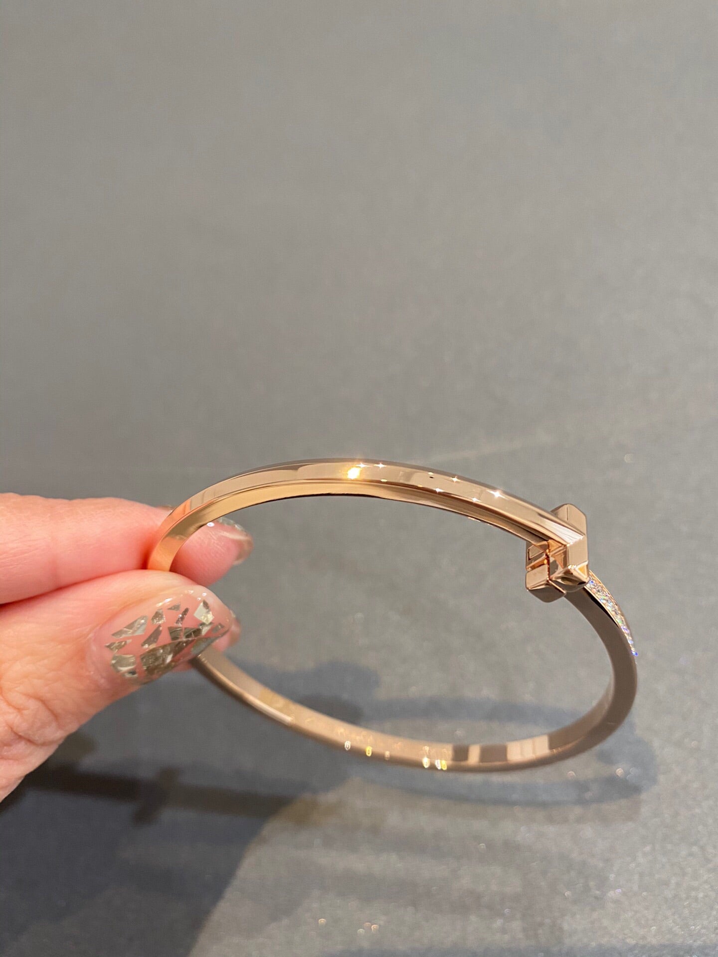 Tiffany Narrow T1 Hinged Bangle Cubic Zirconia Pink Gold