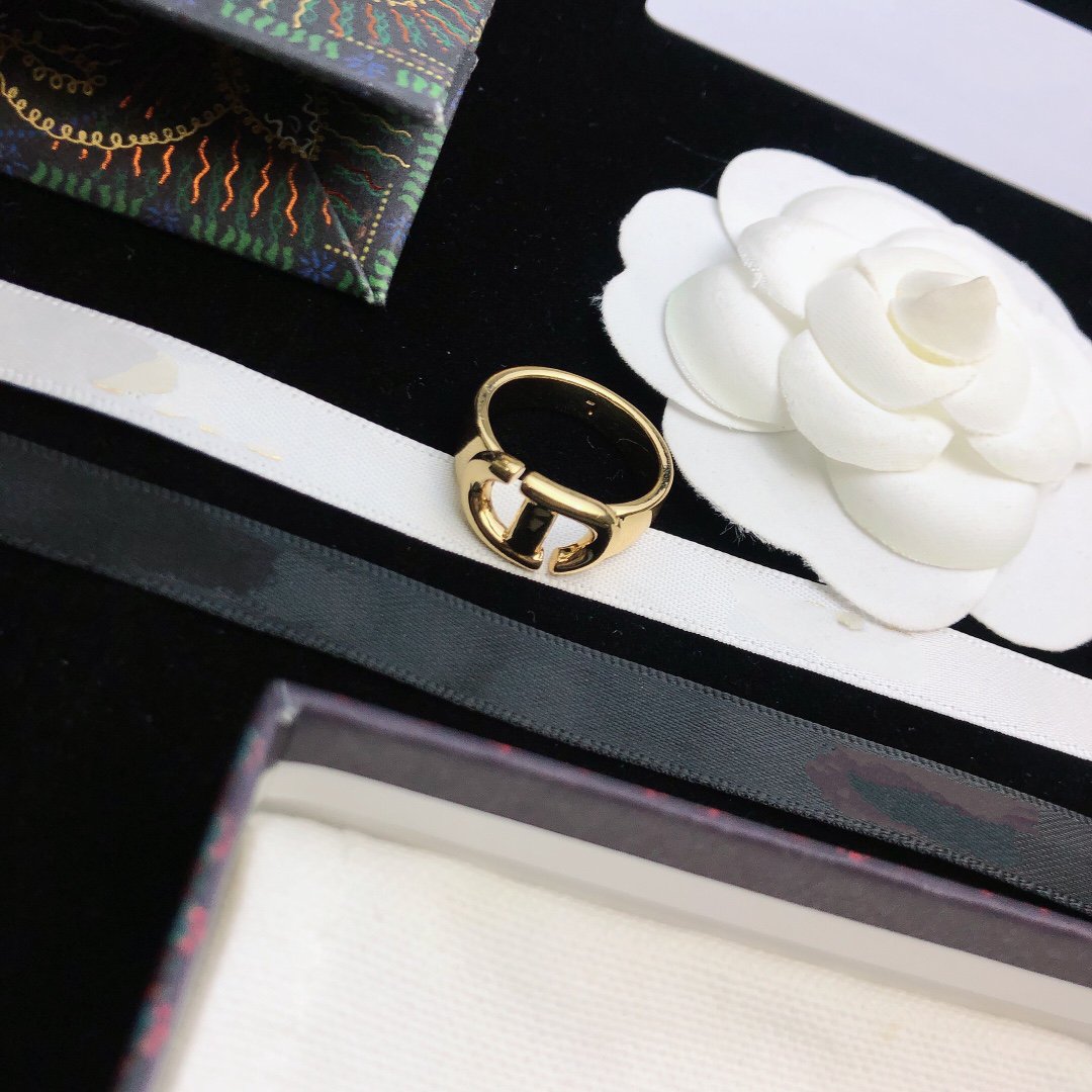 Dior CD 30 Montaigne Gold Ring