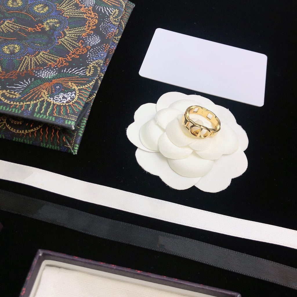 Dior CD 30 Montaigne Ring Gold