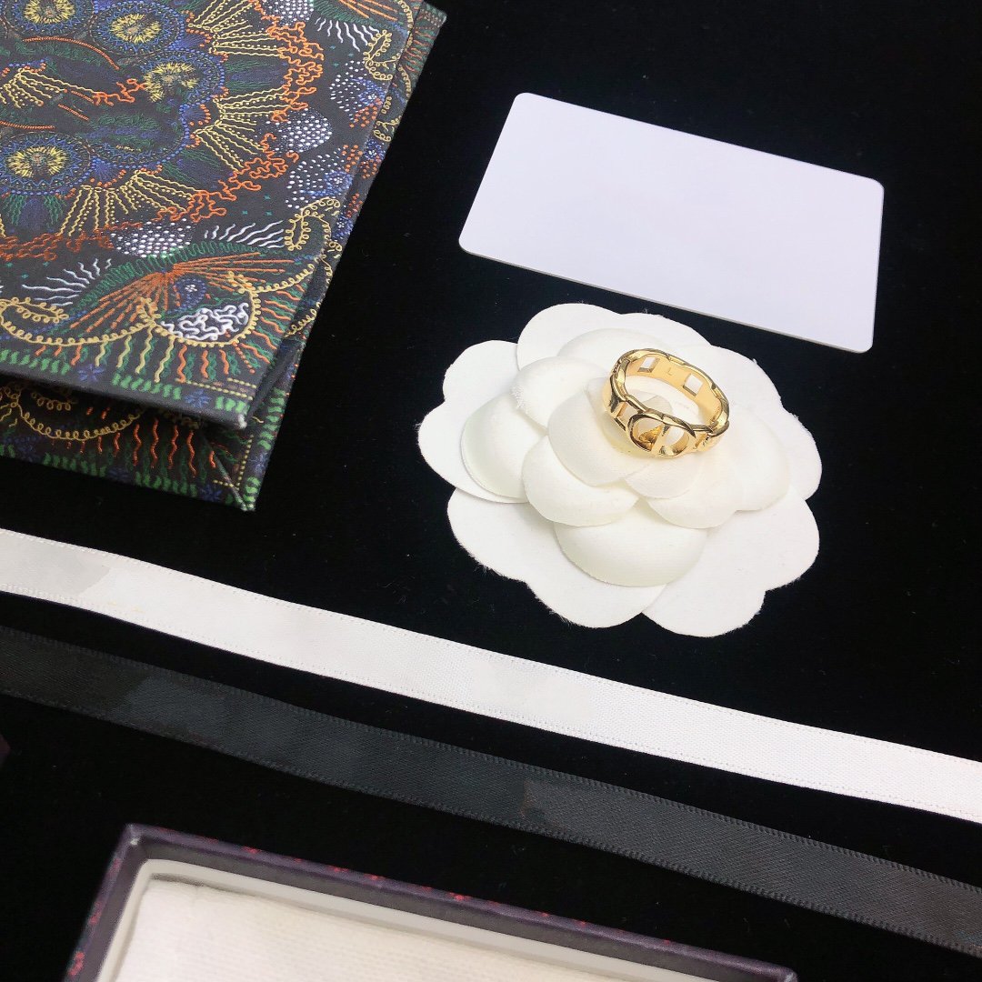 Dior CD 30 Montaigne Ring Gold