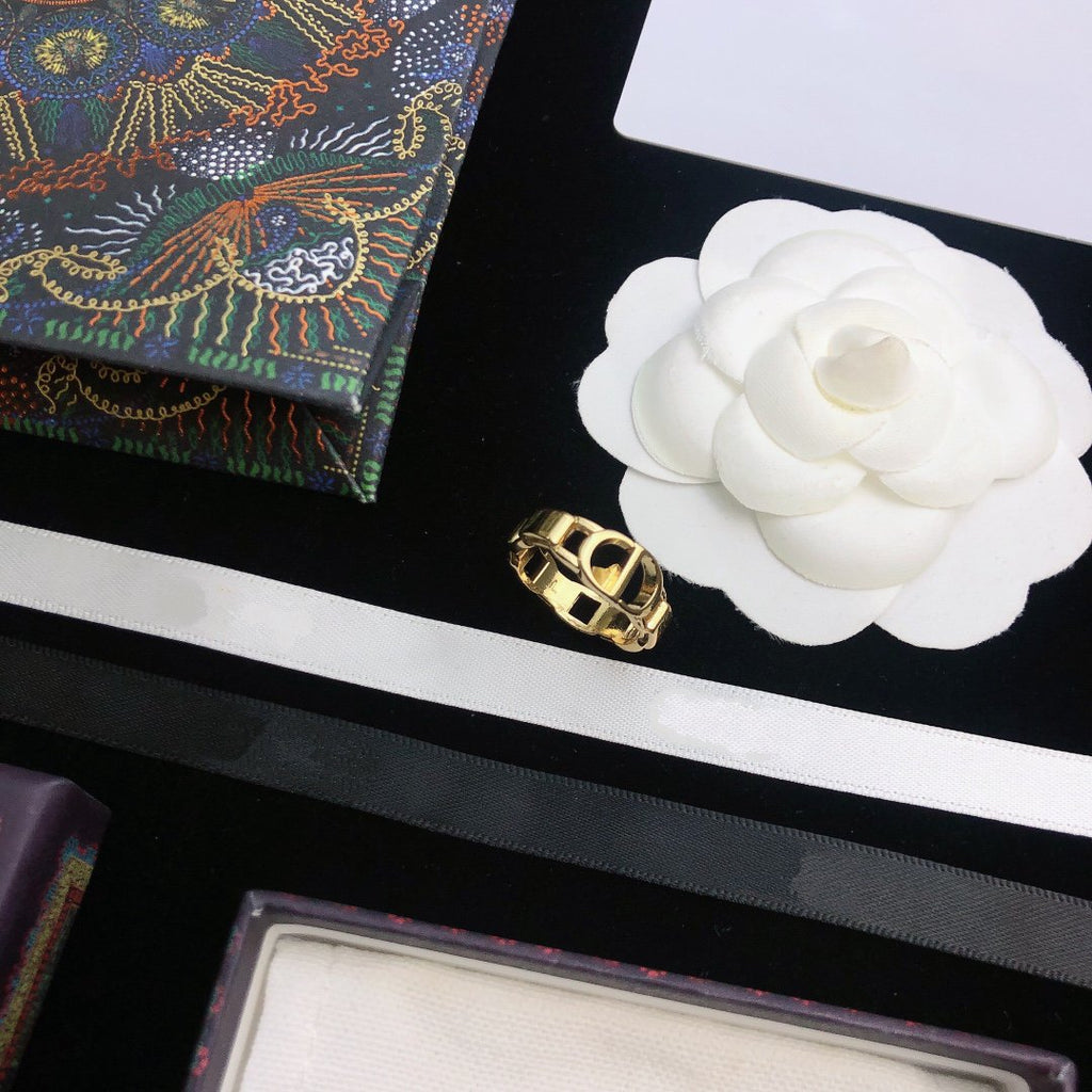 Dior CD 30 Montaigne Ring Gold