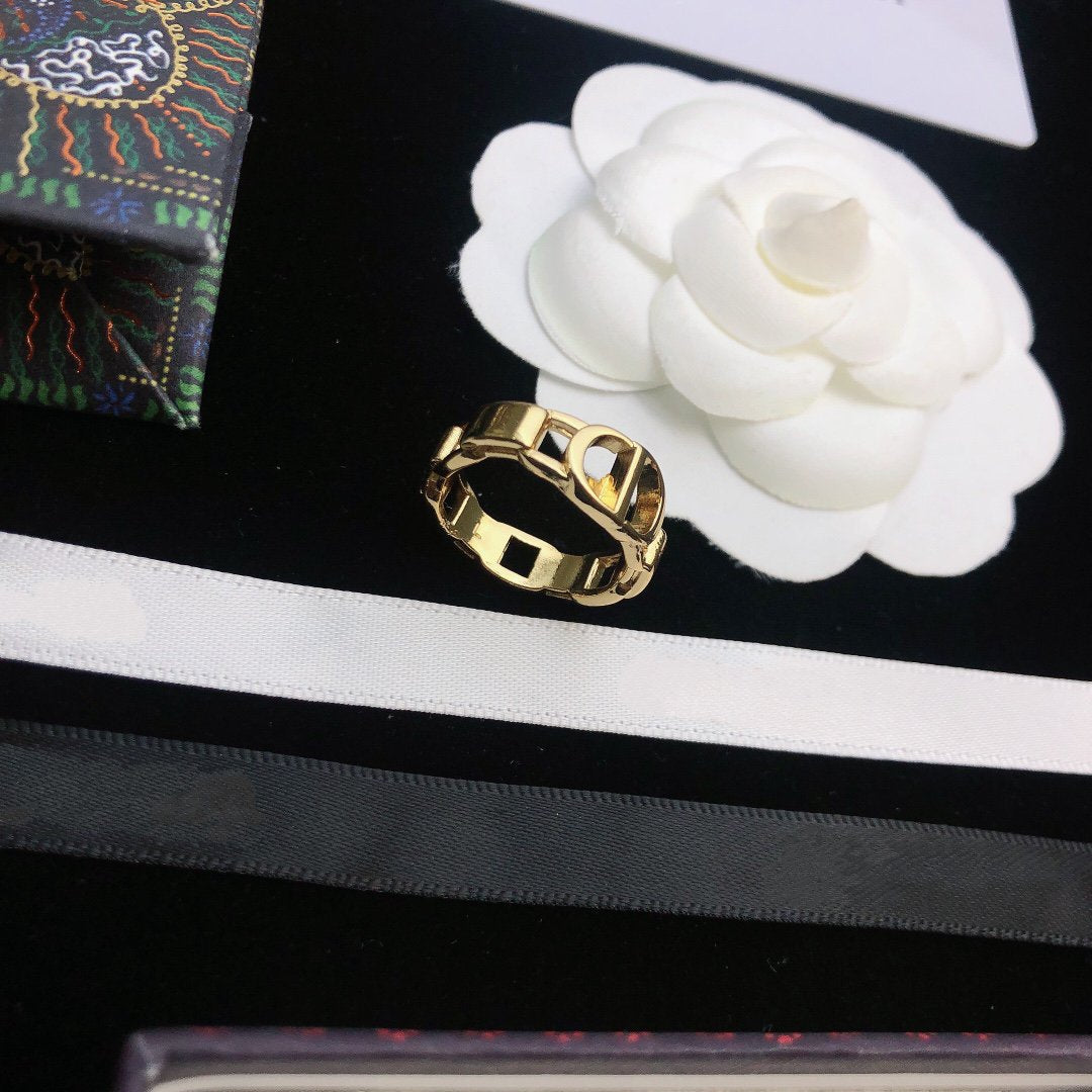 Dior CD 30 Montaigne Ring Gold