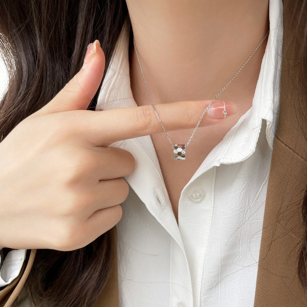Chaumet Bee Mini Pendant Diamond Necklace