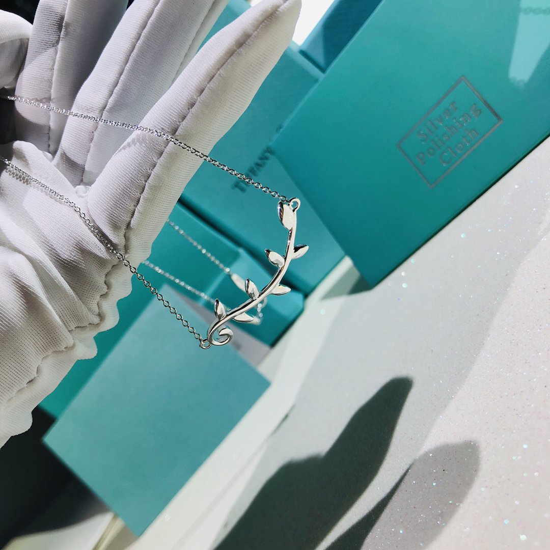 Tiffany Paloma Picasso Sterling Silver Olive Branch Necklace