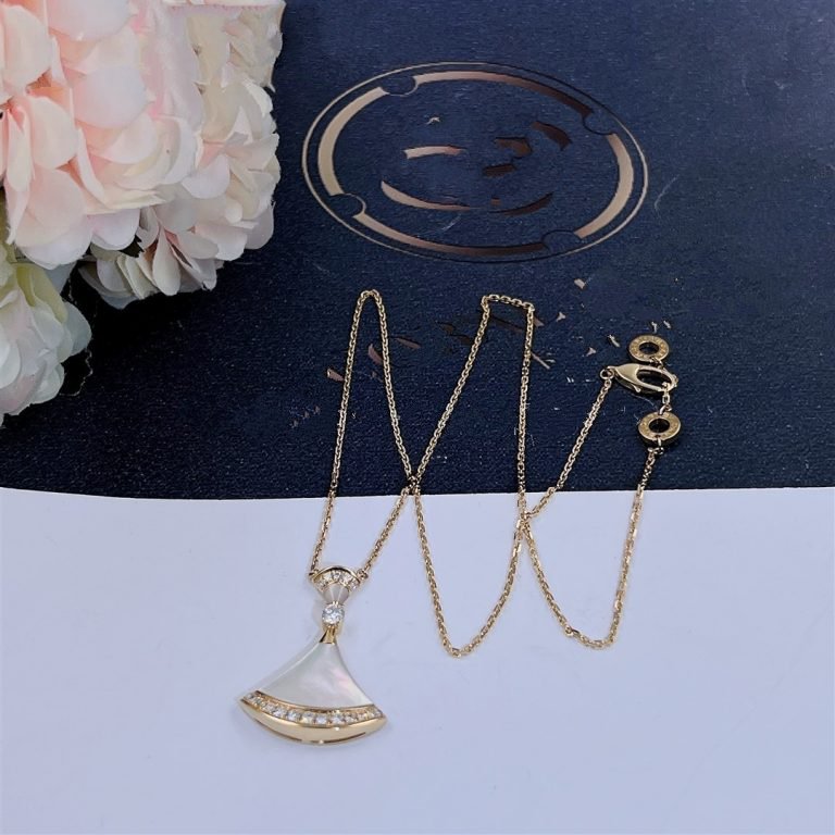 Bvlgari Dream Necklace MOP Gold Cubic Zirconia