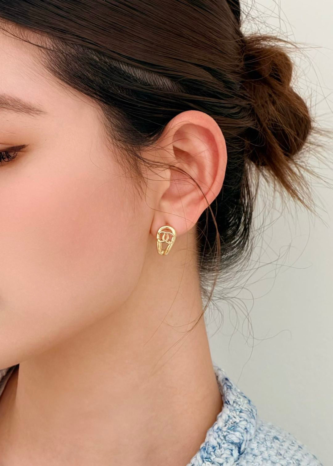 Chanel 2026 Hollowed-Out Gold Teardrop Earrings